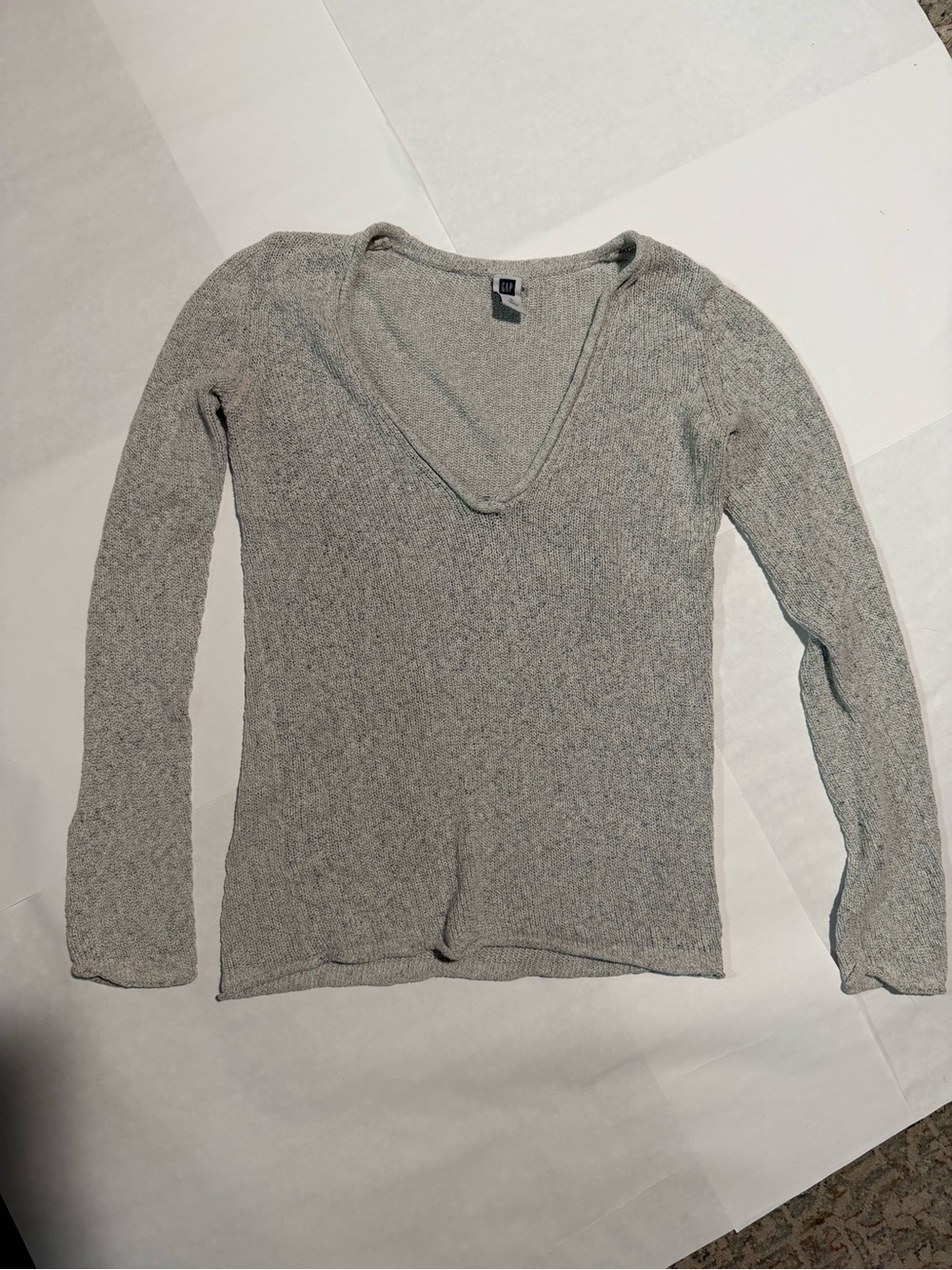 GAP Light Gray V-Neck Long Sleeve Knit Top